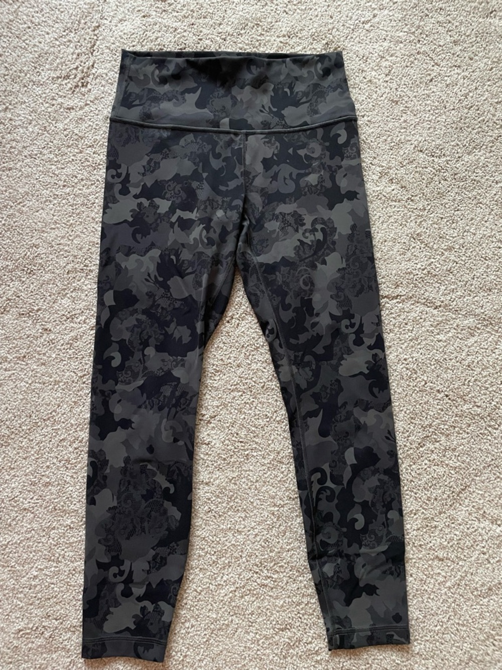 Lululemon size 10 Black Camo Leggings
